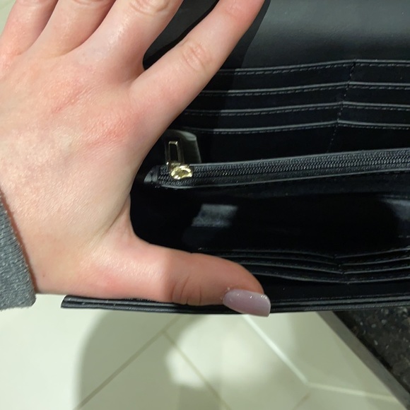 100% Authentic Guess black crossbody purse - Picture 7 of 8